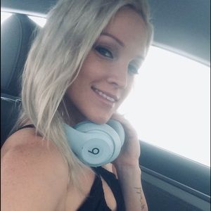 Meet your Posher, Aja